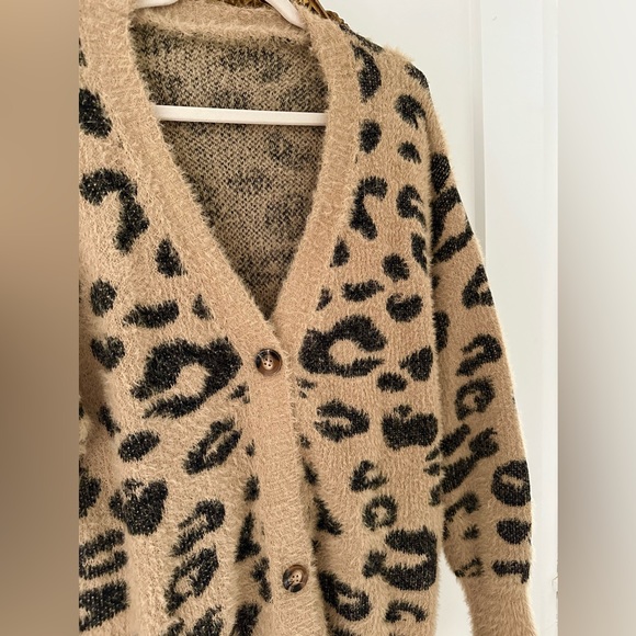 Cozy Leopard Print Longline Cardigan Sweater - Picture 2 of 2